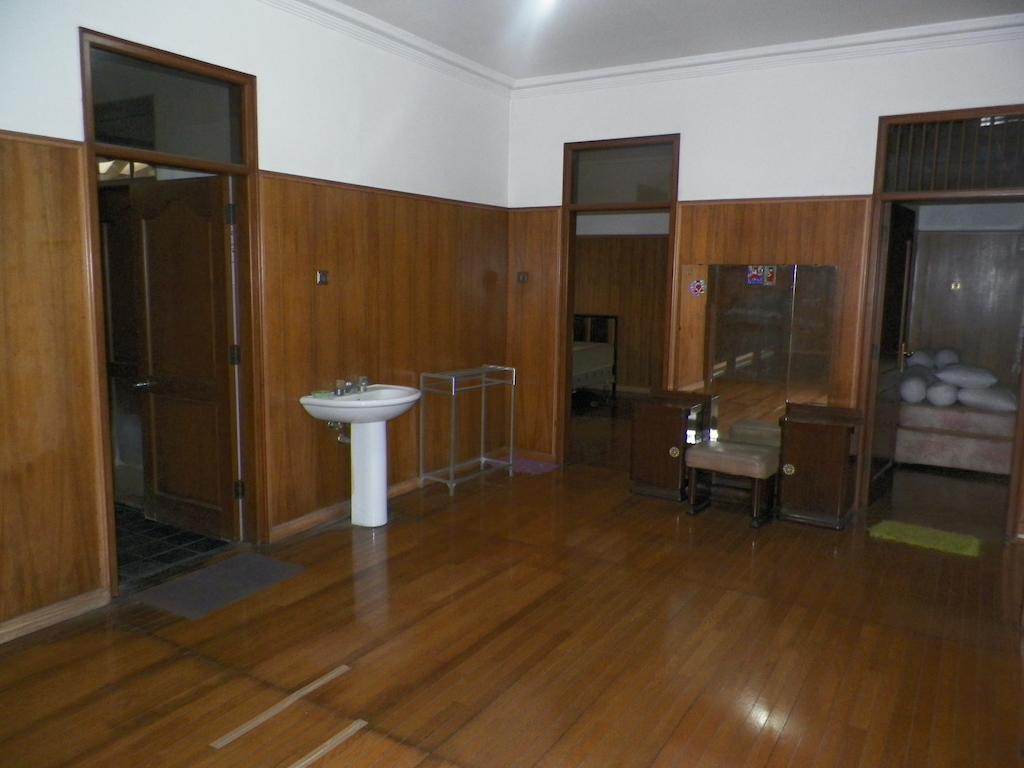 Rumah Utama Guest House Yogyakarta Phòng bức ảnh